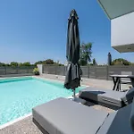Willa Kares With Private Pool By Estia