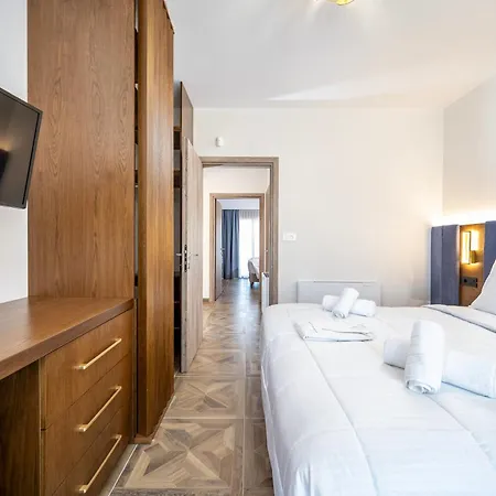 فيلة Kares With Private Pool By Estia